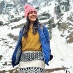 Esha Kansara Instagram - Summing up my Kashmir trip from Evershine Nagar ! ❤️🌸🤍🥰😎