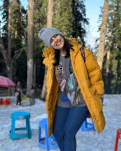Esha Kansara Instagram - Summing up my Kashmir trip from Evershine Nagar ! ❤️🌸🤍🥰😎