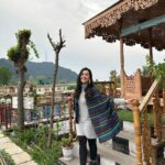 Esha Kansara Instagram - Summing up my Kashmir trip from Evershine Nagar ! ❤️🌸🤍🥰😎