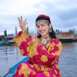 Esha Kansara Instagram - Alexa play “Bumbro Bumbro” from Mission Kashmir, coz Instagram apparently doesn’t have it 🫡🤦‍♀️🙈 Dal Lake, Srinagar