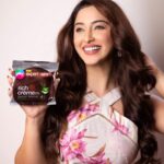 Eshanya Maheshwari Instagram – Get soft and shiny-looking hair with Godrej Expert Rich Crème Hair Color Enriched with 10X Aloe vera and no ammonia formula in just Rs 35. Try it now! #GodrejExpert 
#godrejexpertrichcrème #HairColor #AloeVera #noammonia #ad