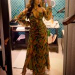 Eshanya Maheshwari Instagram - Mirror Selfies Are My Thing I Guess 😉 #mirriorselfie #mygame #esshanya #esshanyamaheshwari