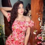 Eshanya Maheshwari Instagram – Sweet Smiles and Everything Feels Nice ✨

#summer #floral #ootd #summerfashion #esshanya #esshanyamaheshwari