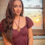 Eshanya Maheshwari Instagram - I chase, but only Sunsets ✨💖 #sunkissed #evenings #sunset #esshanya #explore #esshanyamaheshwari #happy