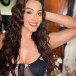Eshanya Maheshwari Instagram - When life gives you Curves Flaunt Them😉 #curvy #fashion #ootd #esshanya #explore #esshanyamaheshwari #explorepage #style