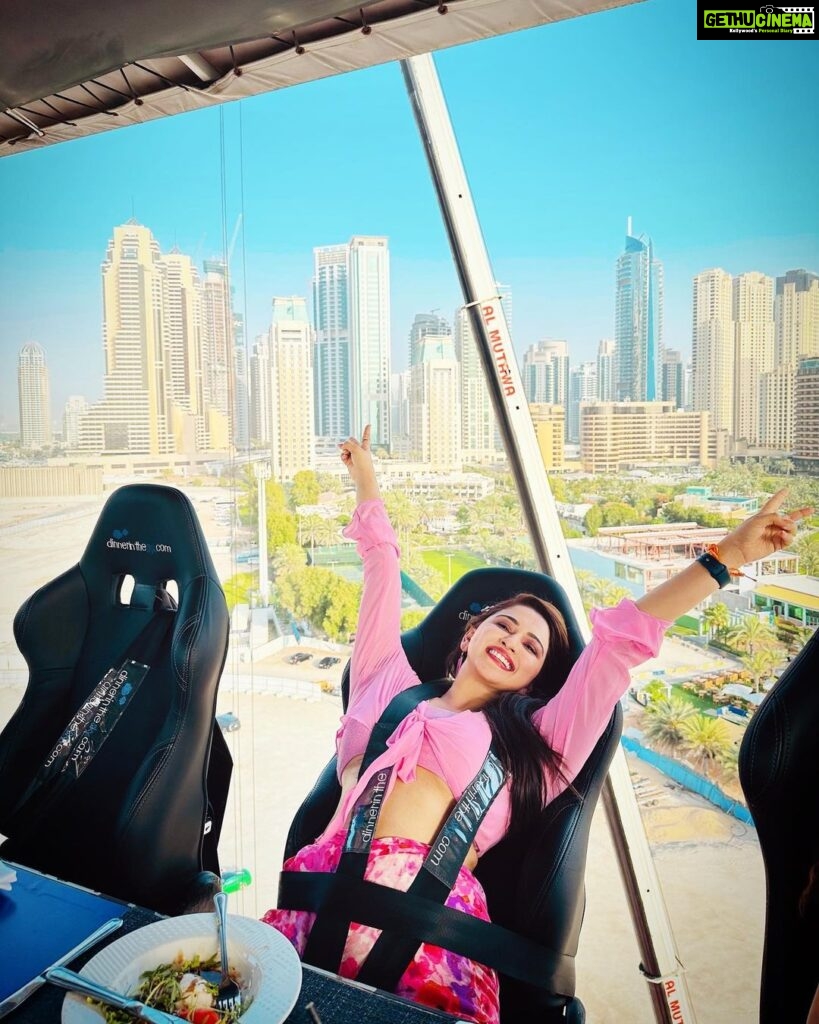 Eshanya Maheshwari Instagram - This Has To Be on Everyone’s To Do List In Dubai 💕🫶🏻 Witnessed Beautiful View Like Never Before Only with @dinnerintheskyuae 🫶🏻 Thank You For Such An Amazing Experience ✨ #dinnerinthesky #dubai #birthdaytrip #esshanya #esshanyamaheshwari Dinner in the Sky Dubai