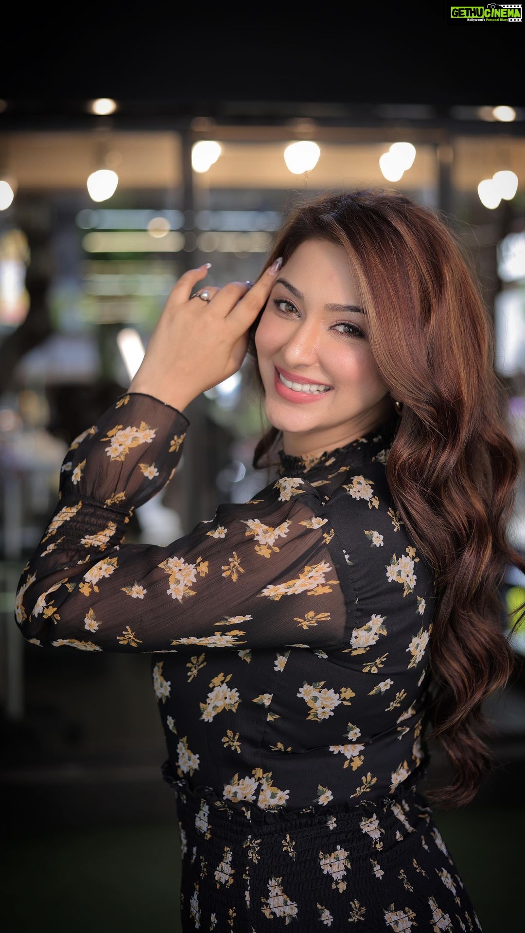 Eshanya Maheshwari Instagram - This New Hair Colour Hits Different Right? 😍 I’m In Totally Love With This gorgeous haircolor by @vaishakhi_haria at @very_v_salon #haircolour #newlook #hitsdifferent #esshanya #esshanyamaheshwari