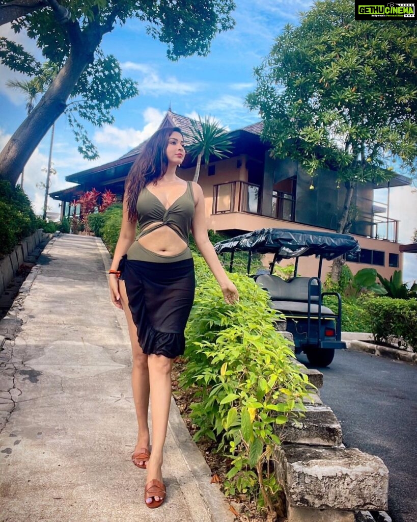 Eshanya Maheshwari Instagram - Recalling the past Vacation, while Wanting another Vacation during the Time of Summer Vacation…. PS- Take The Hints 🫢 #throwback #vacation #summer #esshanya #esshanyamaheshwari Phuket