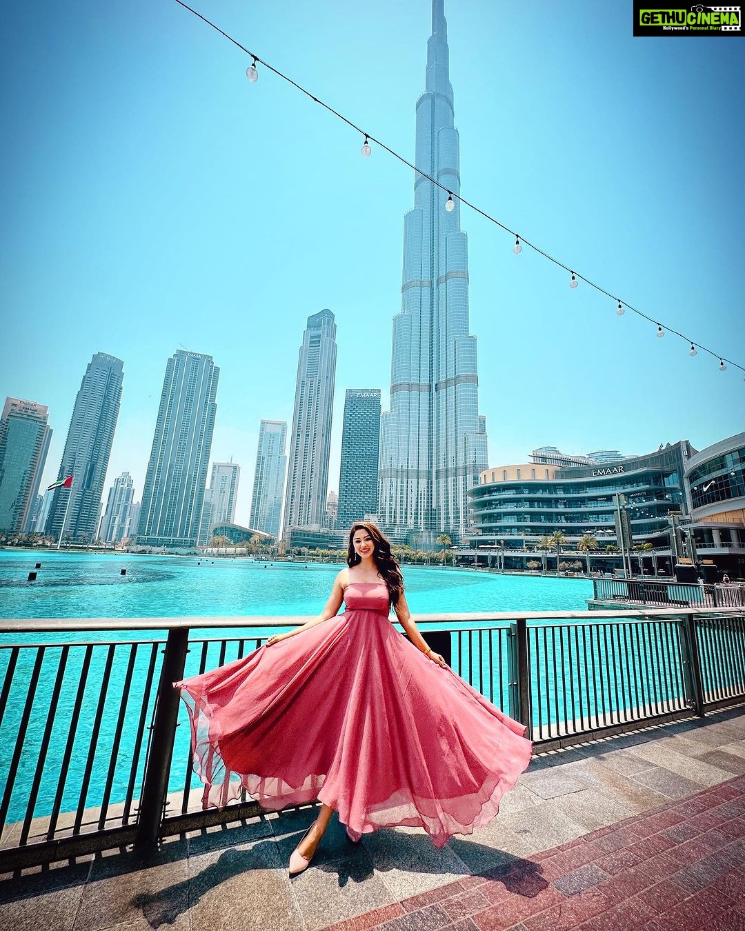 Eshanya Maheshwari Instagram - Now my life is sweet like cinnamon Like a fucking dream I'm living in β¨π«Άπ» Cinderella like dress by @maheshwariswathi Picture credit @bhavikamaheshwari10 π- @burjkhalifa @thedubaimall #burjkhalifa #dubai #travel #traveldubai #esshanya #esshanyamaheshwari Burj Khalifa, Dubai Fontain