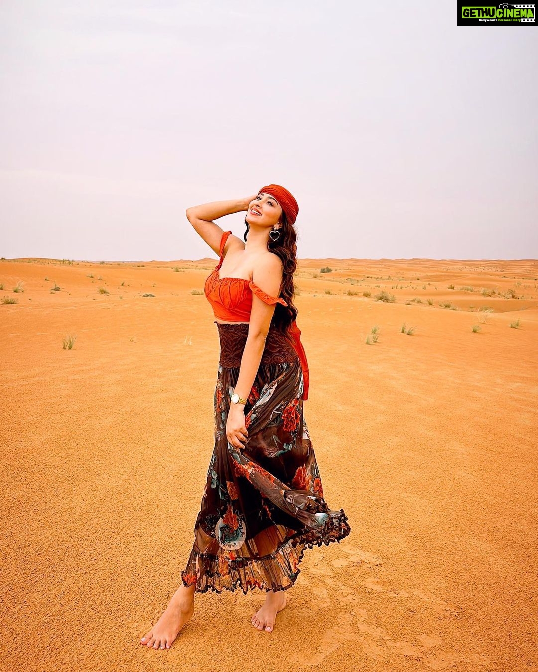 Eshanya Maheshwari Instagram - Experiencing So Many Things For The First Time 😍 And It Was All Worth It, From pleasant weather to Desert safari to knowing so many things about wildlife animals and plants and trees and meeting all the amazing hero’s of @platinumheritage 🫶🏻 Thanks for the wonderful Experience ❤️ #desartsafari #dubai #platinumheritage #esshanya #esshanyamaheshwari Platinum Heritage Dubai