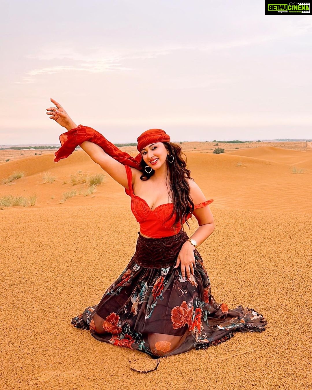 Eshanya Maheshwari Instagram - Experiencing So Many Things For The First Time 😍 And It Was All Worth It, From pleasant weather to Desert safari to knowing so many things about wildlife animals and plants and trees and meeting all the amazing hero’s of @platinumheritage 🫶🏻 Thanks for the wonderful Experience ❤️ #desartsafari #dubai #platinumheritage #esshanya #esshanyamaheshwari Platinum Heritage Dubai