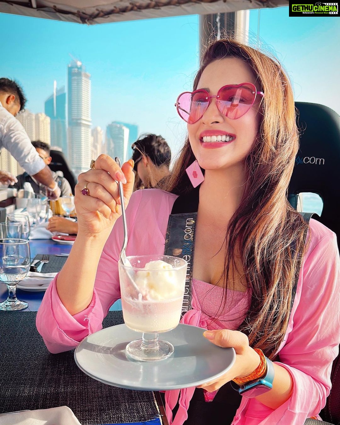 Eshanya Maheshwari Instagram - This Has To Be on Everyone’s To Do List In Dubai 💕🫶🏻 Witnessed Beautiful View Like Never Before Only with @dinnerintheskyuae 🫶🏻 Thank You For Such An Amazing Experience ✨ #dinnerinthesky #dubai #birthdaytrip #esshanya #esshanyamaheshwari Dinner in the Sky Dubai