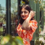 Esther Anil Instagram - :) 📸 @orobinv Location Courtesy: @conservatory.blr @thecourtyardcommunity