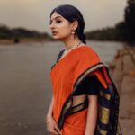 Esther Anil Instagram - 𝚂𝚄𝙱𝙱𝚄….𝚜𝚞𝚋𝚑𝚊𝚕𝚊𝚔𝚜𝚑𝚖𝚒 Theme and Photo by @a_isography Costume by @jaankibridalcouture Hair and Make up by @ayra_the_transforming_studio __________________________ We tried recreating @shobana_danseuse Ma’am’s look from ‘Thalapathi’ in the exact same location where the movie was shot. Such a great experience trying this one out! ✨