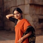 Esther Anil Instagram - 𝚂𝚄𝙱𝙱𝚄….𝚜𝚞𝚋𝚑𝚊𝚕𝚊𝚔𝚜𝚑𝚖𝚒 Theme and Photo by @a_isography Costume by @jaankibridalcouture Hair and Make up by @ayra_the_transforming_studio __________________________ We tried recreating @shobana_danseuse Ma’am’s look from ‘Thalapathi’ in the exact same location where the movie was shot. Such a great experience trying this one out! ✨