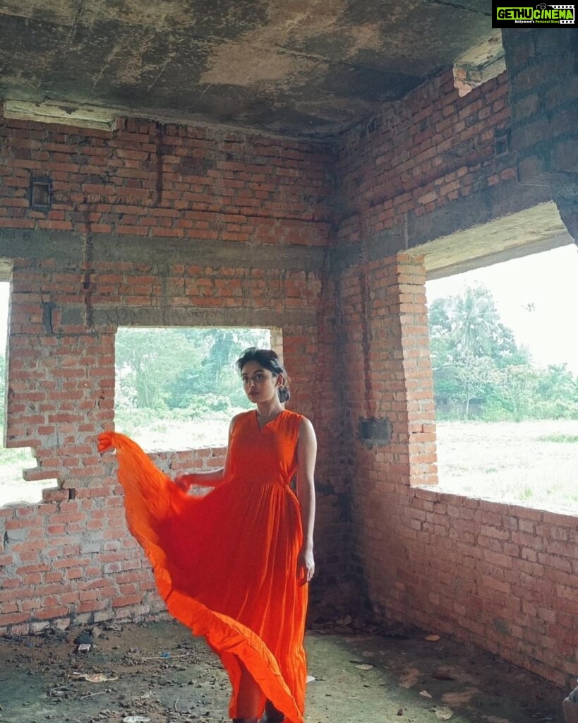 Esther Anil Instagram - 🍊 Wearing the same old orange dress. Makeup and hair @prabin_makeupartist Photo by @evan.anil