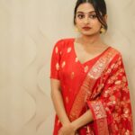 Esther Anil Instagram - For the launch event of Icy Moon Ice Creams at Payyanur, Kannur last week 🍦❤️ The crowd was amazing, and the love and support we received were truly overwhelming. Thank you to everyone who made it such a memorable evening! ✨🤗 Credits: •Make up and hair by @seras_bridal_makeup •Wearing @elegant_fashion_way •Photo @odd_one_ads Payyannur