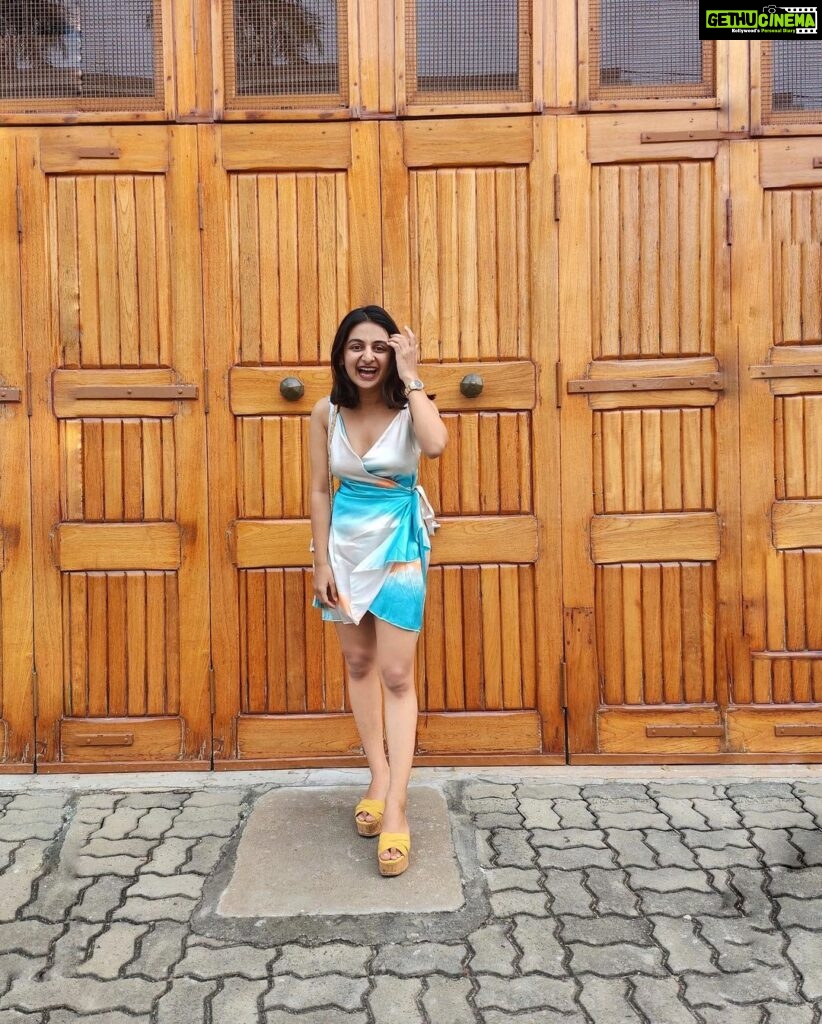 Esther Anil Instagram - Different walls. Same person 🌻 Pondicherry