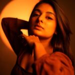Esther Anil Instagram - A reminder to my-self that I need to take smiling pictures Asap 🌝 Raw, unedited, no filter photo with beautiful lighting magic by @vimal_josu ✨ No makeup kinda make by fav 😌 @rizwan_themakeupboy