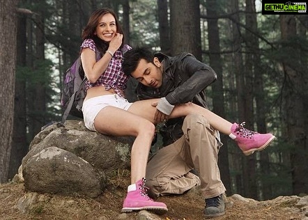 Evelyn Sharma Instagram - Has it been 10 years already?! 😱 Crazy how life has changed since then! 😅 But how good is it to go back and watch YJHD again? 🥰 #favmovie #foreverfavourite #yehjawaanihaideewani #yjhd #ranbirkapoor #deepikapadukone #kalkikoechlin #adityaroykapoor #evelynsharma #kunaalroykapur #ayanmukerji #dharmaproductions #karanjohar