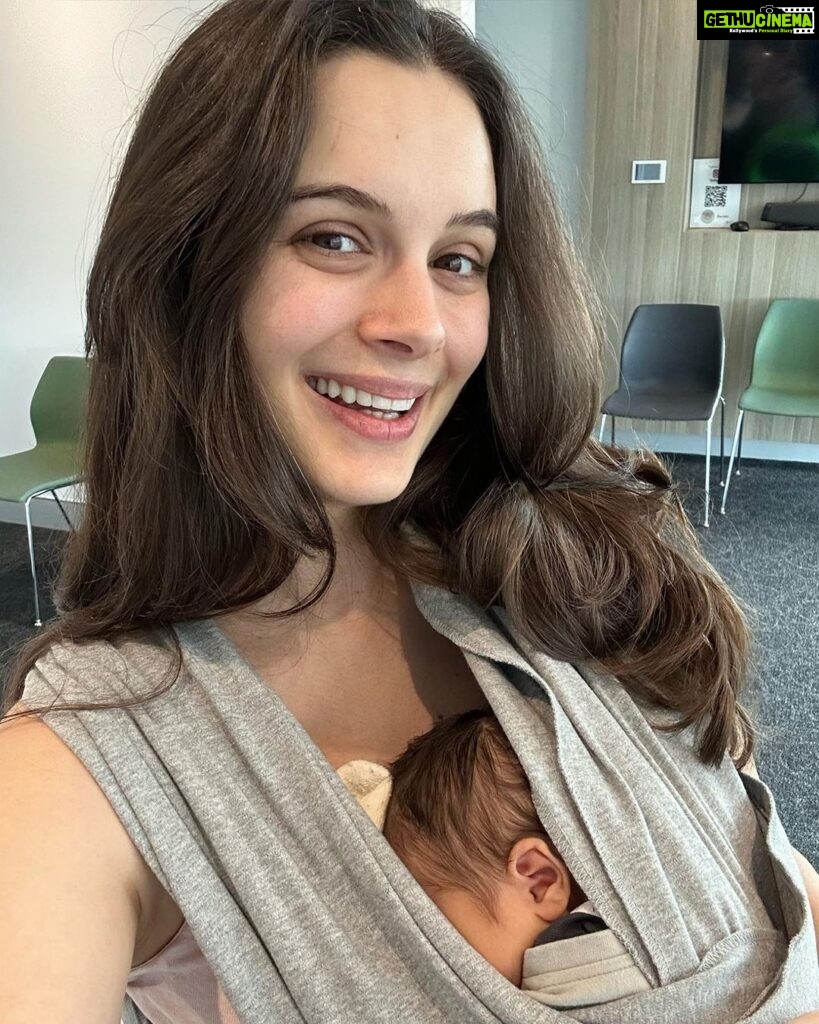 Evelyn Sharma Instagram - Never thought I could feel this amazing right after giving birth. I’m so happy I could sing from the rooftops! 🥰 Say hi to our little baby boy Arden 👼🏻 #newmom #babyboy #momlife #postpartum #happiness #lovinglife #evelynsharma #ardenbhindi