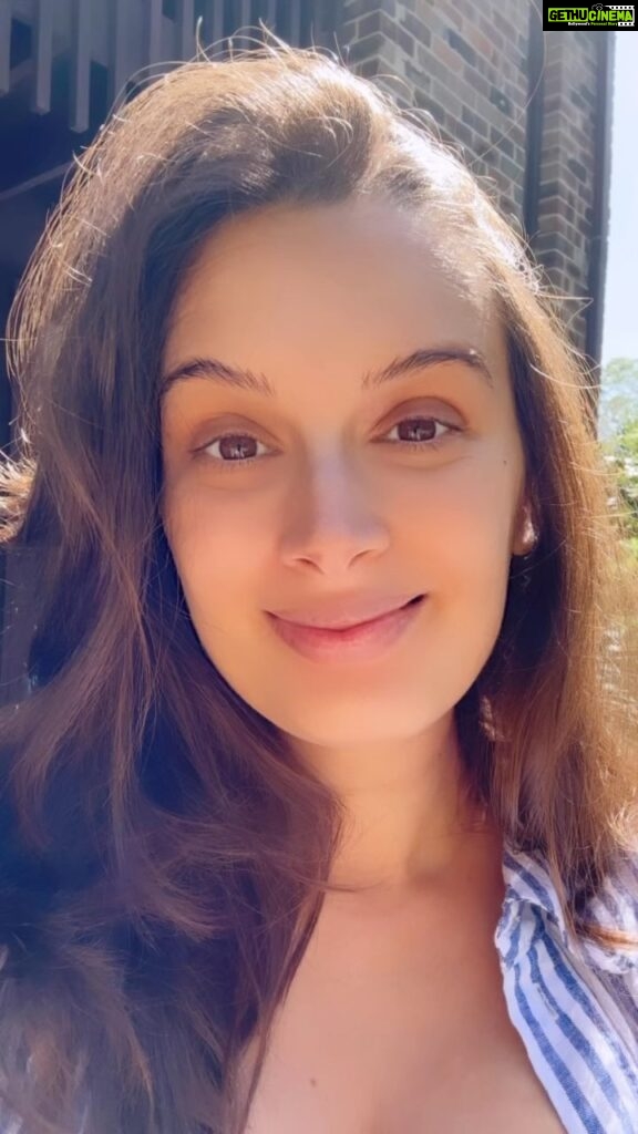 Evelyn Sharma Instagram - Beautiful sunny day in #Sydney! Time to get started in my new garden 🤩 leave me a #COMMENT if you have any questions ⁉🙋🏻‍♀ or wish to see more videos of our new home and garden.. 🪴🥰 xoE #home #garden #homeandgarden #gardenlove #gardening #sydneylife #gardeningaustralia #gardeningtips #wormfarm #wormsareeverything #dirtgirl #evelynsharma