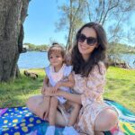 Evelyn Sharma Instagram - Did she just grow this big over night? 🐣😮‍💨🥰🐥 truth about this photo? I’m wearing sunnies for my swollen eyes and just spilled coffee all over me lol 😭😅 but we made it to the park! 💯 #momlife #winning #nosleep #halfwaythroughpregnancy #timeflies #mybabygirl #oneontheway #sydney #sydneylife #evelynsharma Sydney, Australia
