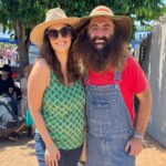 Evelyn Sharma Instagram - 📸 caught exchanging gardening tips with @costasworld at the #chinchillawatermelonfestival 👩🏻‍🌾🌻 #aussielife #mygarden #gardening #finallymyhusbandtookapic #watermelonfestival #evelynsharma #costa #gardeningaustralia Australia