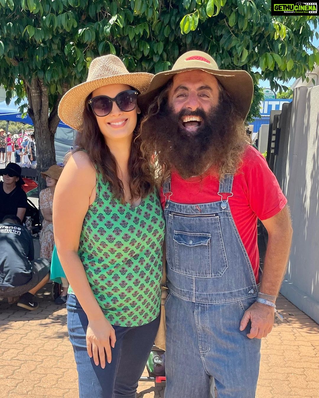 Evelyn Sharma Instagram - 📸 caught exchanging gardening tips with @costasworld at the #chinchillawatermelonfestival 👩🏻🌾🌻 #aussielife #mygarden #gardening #finallymyhusbandtookapic #watermelonfestival #evelynsharma #costa #gardeningaustralia Australia