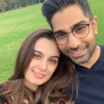 Evelyn Sharma Instagram - Mom and dad 💕 can’t wait to grow our little family! Only a few more days 🐣🥰 #momanddad #momlife #pregnancy #familyof4 #babyarrival #babyontheway Sydney, Australia