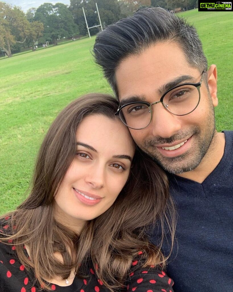 Evelyn Sharma Instagram - Mom and dad 💕 can’t wait to grow our little family! Only a few more days 🐣🥰 #momanddad #momlife #pregnancy #familyof4 #babyarrival #babyontheway Sydney, Australia