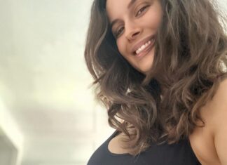 Evelyn Sharma Instagram - Can’t wait to hold you in my arms!! 💖 Baby #2 is on the way! 🐣🥰🐣 #babybhindi #babynumber2 #anotherone #evelynsharma #growingourfamily #familyiseverything #love