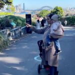 Evelyn Sharma Instagram - This is what most of the zoo visit looked like: trying to catch my wild toddler and wiping snotty winter noses… 😅 but the way her little face lights up when seeing a giraffe 🥰 it’s everything! #momlife #momlifebelike #lifewithatoddler #torongazoo #bestdayever