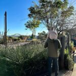 Evelyn Sharma Instagram - This is what most of the zoo visit looked like: trying to catch my wild toddler and wiping snotty winter noses… 😅 but the way her little face lights up when seeing a giraffe 🥰 it’s everything! #momlife #momlifebelike #lifewithatoddler #torongazoo #bestdayever