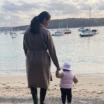 Evelyn Sharma Instagram - Monkey by the sea 🐒🌊⛵️ #love #motherhood #motherdaughter #bestlife #momlife #evelynsharma #sydney #sydneywinter Sydney, Australia
