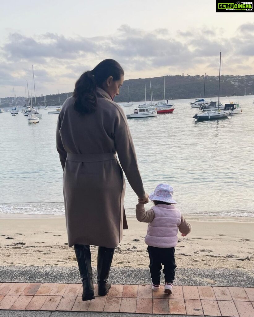 Evelyn Sharma Instagram - Monkey by the sea 🐒🌊⛵️ #love #motherhood #motherdaughter #bestlife #momlife #evelynsharma #sydney #sydneywinter Sydney, Australia