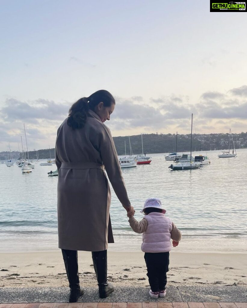 Evelyn Sharma Instagram - Monkey by the sea 🐒🌊⛵ #love #motherhood #motherdaughter #bestlife #momlife #evelynsharma #sydney #sydneywinter Sydney, Australia