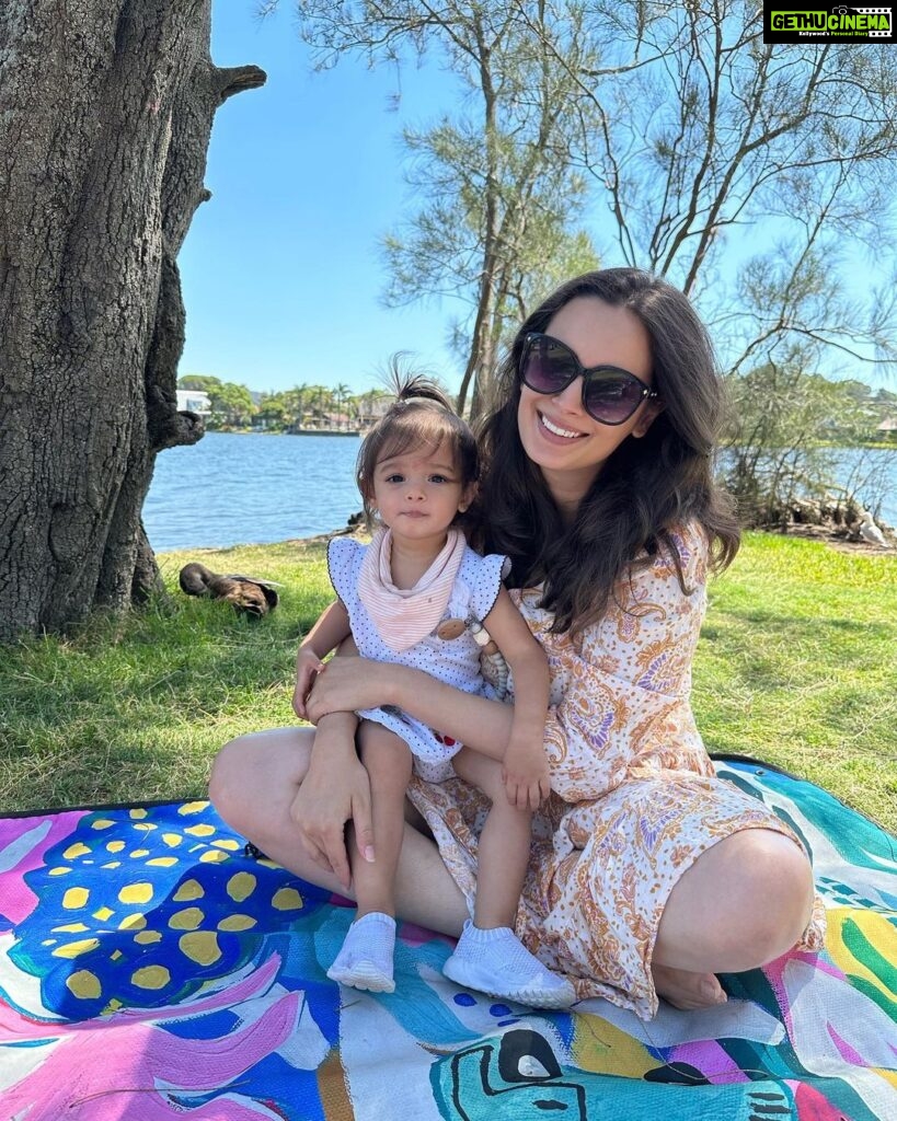 Evelyn Sharma Instagram - Did she just grow this big over night? 🐣😮‍💨🥰🐥 truth about this photo? I’m wearing sunnies for my swollen eyes and just spilled coffee all over me lol 😭😅 but we made it to the park! 💯 #momlife #winning #nosleep #halfwaythroughpregnancy #timeflies #mybabygirl #oneontheway #sydney #sydneylife #evelynsharma Sydney, Australia