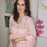 Evelyn Sharma Instagram - Felt so good to dress up my little baby bump in this gorgeous @sukritiandaakritiofficial anarkali and shake a leg to #SunnySunny at this lovely wedding in Brisbane! 💖 thanks for the glam @sukritigrover @makeovers_pallaviseth 🤩 #evelynsharma #yaariyan #weddingappearance #desigirl #australia #bestjobintheworld #mamasnightout