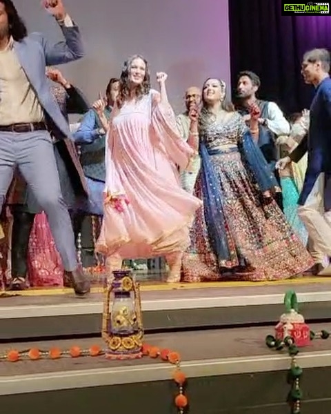 Evelyn Sharma Instagram - Felt so good to dress up my little baby bump in this gorgeous @sukritiandaakritiofficial anarkali and shake a leg to #SunnySunny at this lovely wedding in Brisbane! π thanks for the glam @sukritigrover @makeovers_pallaviseth π€© #evelynsharma #yaariyan #weddingappearance #desigirl #australia #bestjobintheworld #mamasnightout