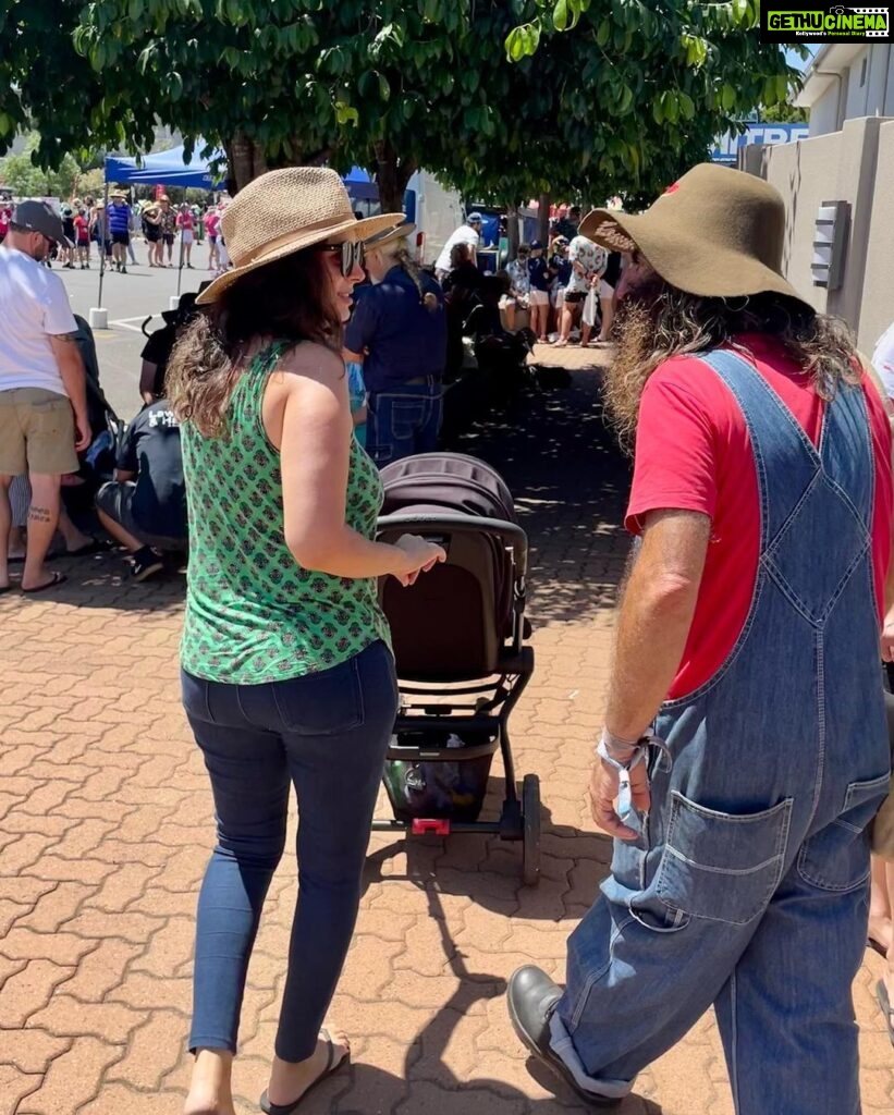 Evelyn Sharma Instagram - 📸 caught exchanging gardening tips with @costasworld at the #chinchillawatermelonfestival 👩🏻‍🌾🌻 #aussielife #mygarden #gardening #finallymyhusbandtookapic #watermelonfestival #evelynsharma #costa #gardeningaustralia Australia