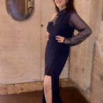 Garima Jain Instagram - Hips Lips Eyes thighs sab Gazab 😻 . . . . . Outfit : @official__floreal Stylist ; @the_neerajpandey Jewellery : @ethnicandaz Heels : @zara @zaraindia_ Singer : @badboyshah Location : @one8.commune @virat.kohli Event : @endemolshineind #toothpari #endemolshineindia #shantanumaheshwari #shantanumaheshwari . #sabgazab #badshah #hotactress #reelsinstagram #reelitfeelit #bornoninstagram #baadshah #viratkohli #one8commune #anushkasharma One8 Commune