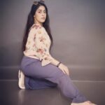 Garima Jain Instagram – Styling these beautiful pants from @gocolors using the same top yet different style.
Available to shop on @thrift_garimajain 
.
#ecofriendlyfashion 
.
.
.
.
.
#garimajain #styleblogger #fashionblogger #gocolours #thriftstore #thrift #thrifted #newcollection #onsale