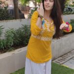 Garima Jain Instagram – Some of you might not know but I am also a kathak dancer and I express through 💃. 
Holi is such a bright colourful festival , #happyholi .
.
.
.
.
.
.
#holi #garimajain #kailashkher #dance #dancereels #viral #viralvideos #festivalsofindia #kathak #kathakdance #kathakdancersofindia #indianfestival #coloursofindia #happyholi2023 #saiyaan