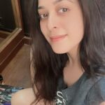 Garima Jain Instagram – Perfect plan on a non working day, wake up late with puffy eyes with no makeup nd hair … groove to a song which feels good and upload it as reel 🙂
#jaanebalmaghoripekyusawarhai❤️ #qala #netflix #qalaonnetflix #netflixindia #webseries #music #trendingreels #trendingaudio #trendingnow #explorepage #explore #nomakeup #nofilter #holidayseason #newyear #2023 #happynewyear2023 #1stpostof2023 #garimajain #officialgarimajain #ghodeypesawaar Green Park