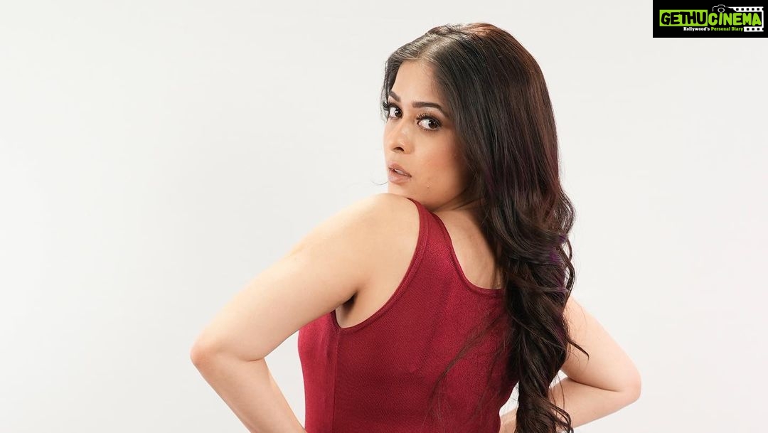 Garima Jain Instagram - ππ£π Watch me Na Umar Ki Seema Ho as Sakshi starting from tonight at 8pm only at @starbharat . . . . . #garimajain #naunarkiseemaho #videv #starbharat #karansuchak #iqbalkhan #rachanamistry #deepshikanagpal #tvseries #tvserials #rightclickmediasolutions #snehawagh Green Valley Studios