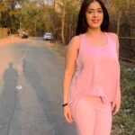 Garima Jain Instagram - Sundaying …. @jainmusic . . . . . . #makeba #garimajain #sunday #explore #reelsinstagram #trendingreels #reelitfeelit #reelsstarsearch #reelkarofeelkaro #popular #explorepages #gymwear #workoutmotivation #sportsbra #workoutclothes #whynotfitness #athomeworkout #workoutoftheday #workoutroutine # Why Not Fitness