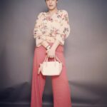 Garima Jain Instagram – Styling these beautiful pants from @gocolors using the same top yet different style.
Available to shop on @thrift_garimajain 
.
#ecofriendlyfashion 
.
.
.
.
.
#garimajain #styleblogger #fashionblogger #gocolours #thriftstore #thrift #thrifted #newcollection #onsale