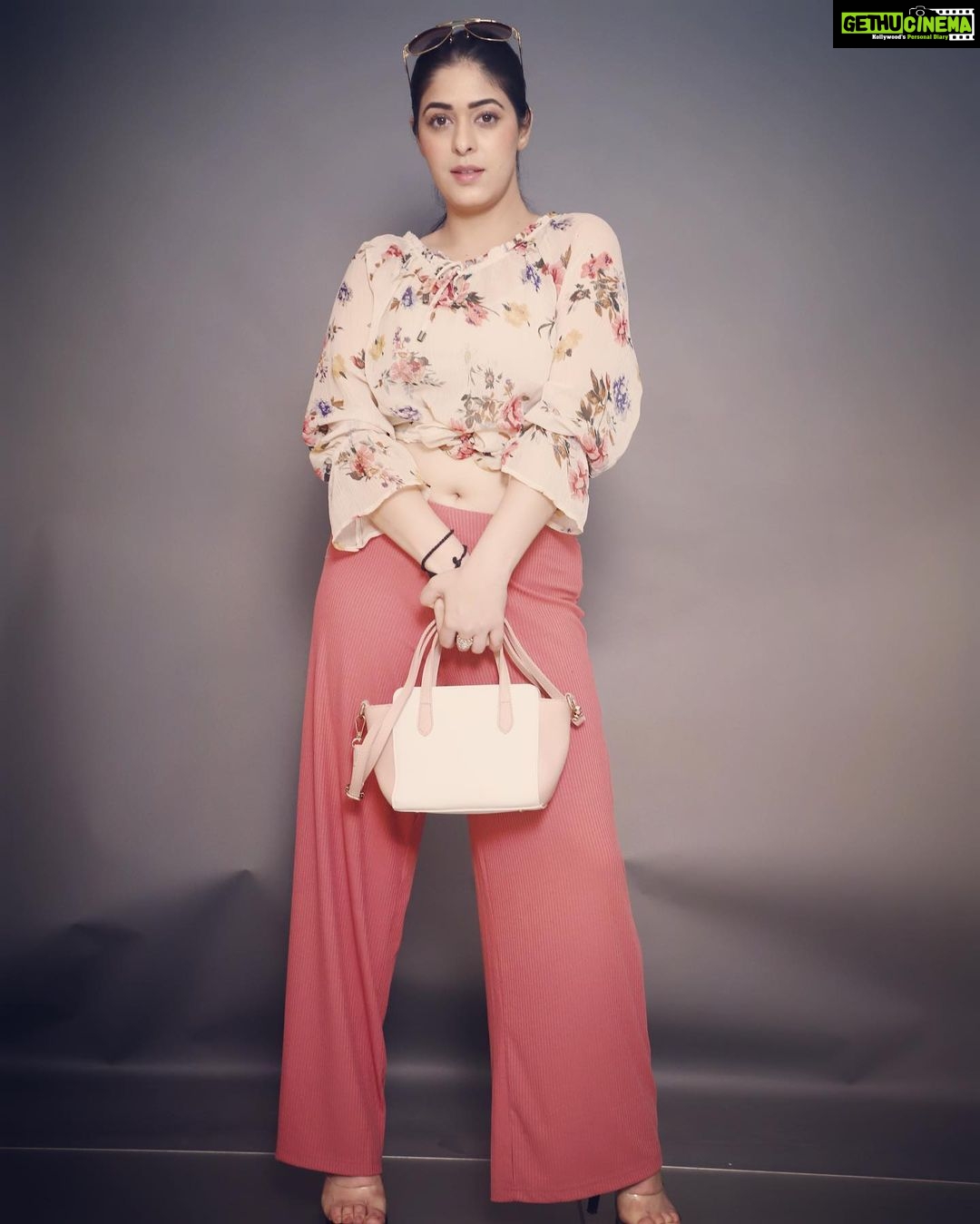 Garima Jain Instagram - Styling these beautiful pants from @gocolors using the same top yet different style. Available to shop on @thrift_garimajain . #ecofriendlyfashion . . . . . #garimajain #styleblogger #fashionblogger #gocolours #thriftstore #thrift #thrifted #newcollection #onsale