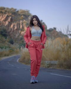 Geet Gambhir Instagram - @pumaindia @pumasportstyle @puma 
.
📸 @esjay_productions 
.
.
.
.
.
.
.
.
#sportsstyle #sport #sportsbra #sportswear #puma #pumashoes #pumawomen #geetgambhir #shivoham #fitness #fashion #fashionstyle